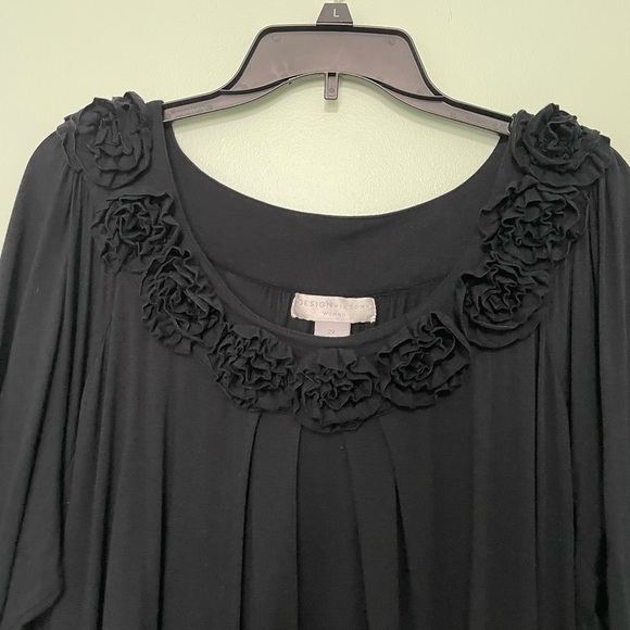 Design History black shirt size 2X with beautiful flowers adoring the neckline - Picture 4 of 10